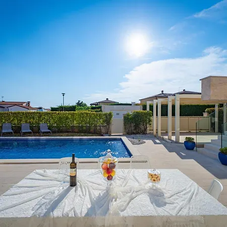 Villa Melita In Vabriga - Haus Fuer 6 Personen