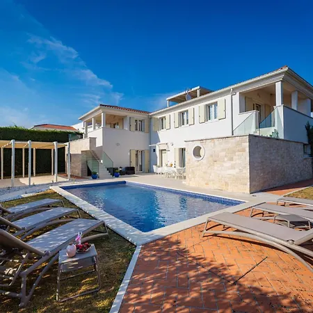 Villa Melita In Vabriga - Haus Fuer 6 Personen *